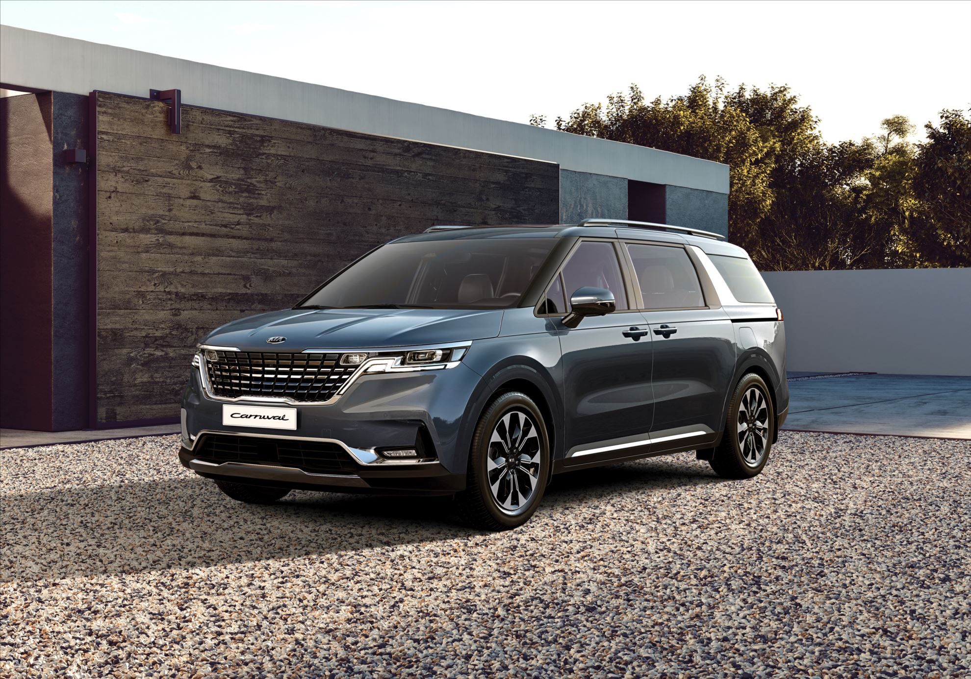 Kia apresenta nova Carnival no mercado brasileiro